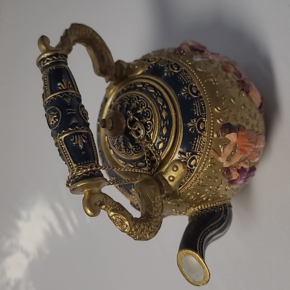 NINI miniatures Deco teapot 4"